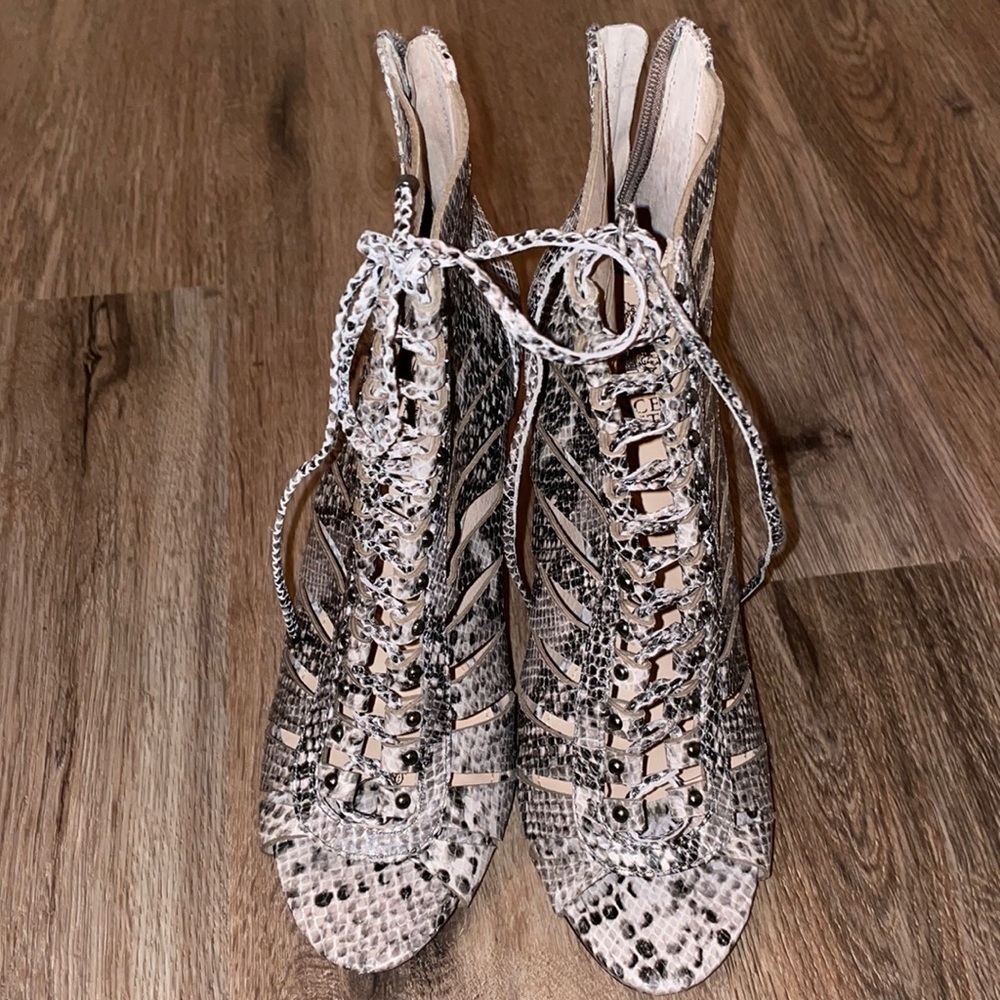 New Vince Camuto Fionna Lace Up Cage high heels size - 7.5M